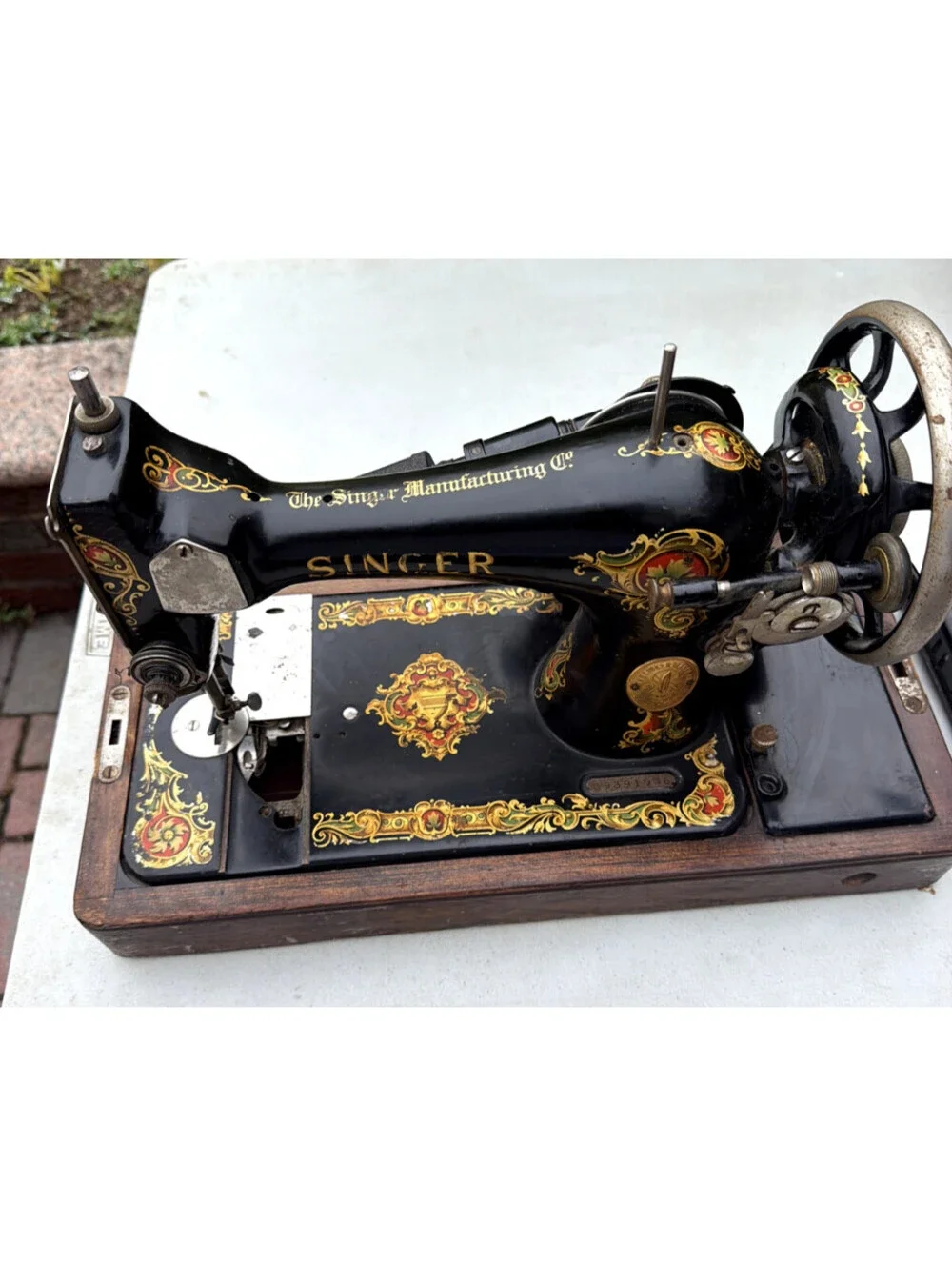 1922 Singer Model 128 La Vencedora Portable Sewing Machine No Power Cord